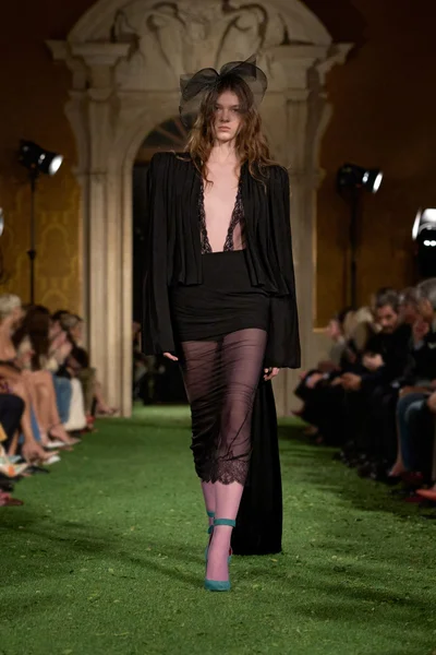 Look 11